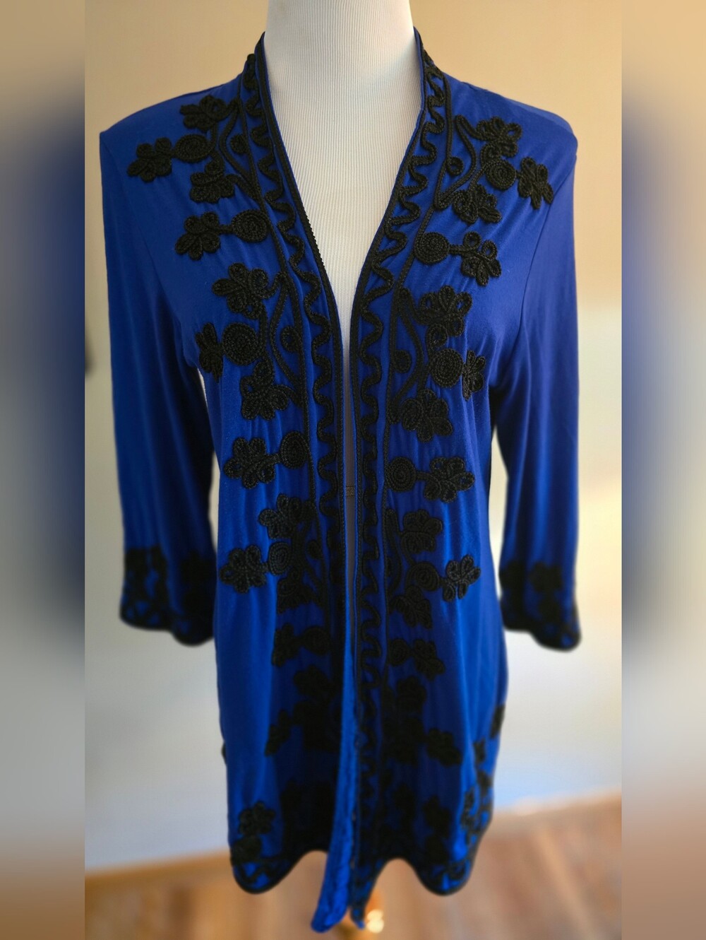 Objects Dart Brand Blue & Black Floral Embroidered Open Cardigan Size Large